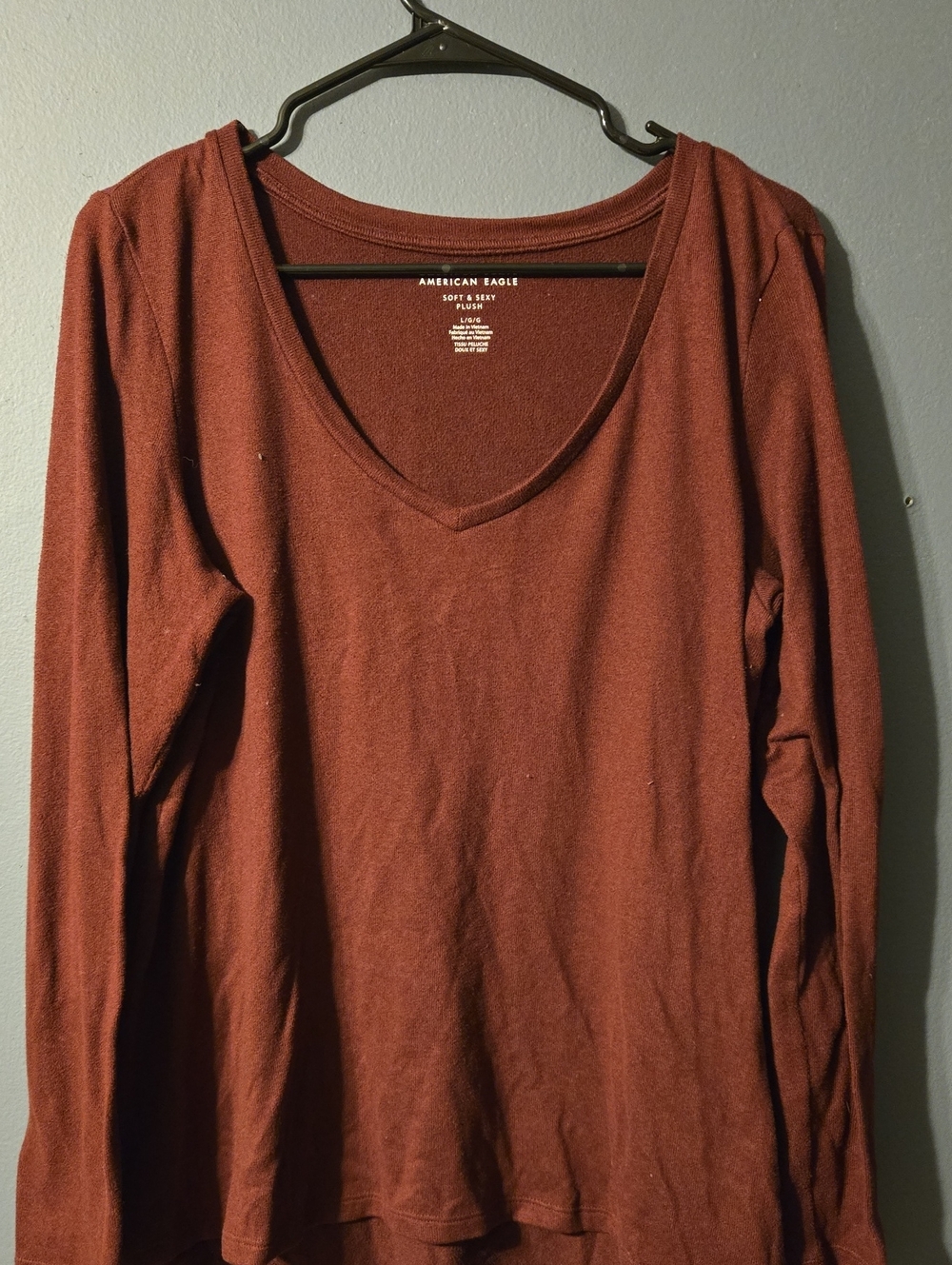 American Eagle Outfitters Womens Long Sleeve V-Neck Top - Bugandy